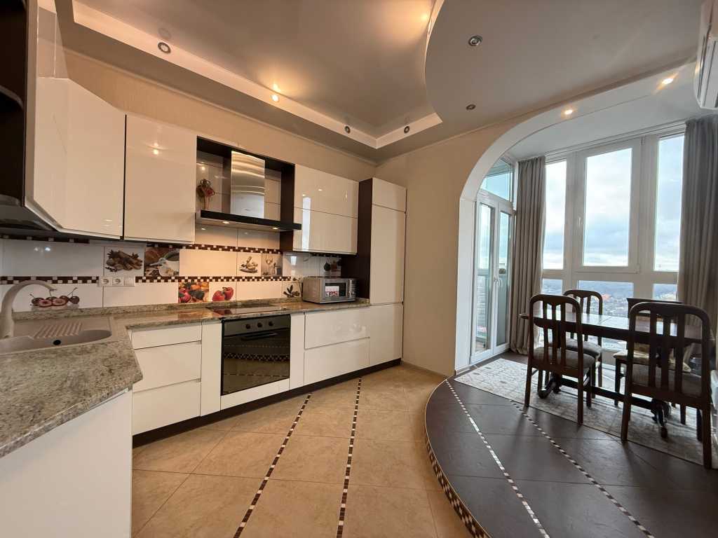 Продажа 3-комнатной квартиры 112 м², Науки просп., 30