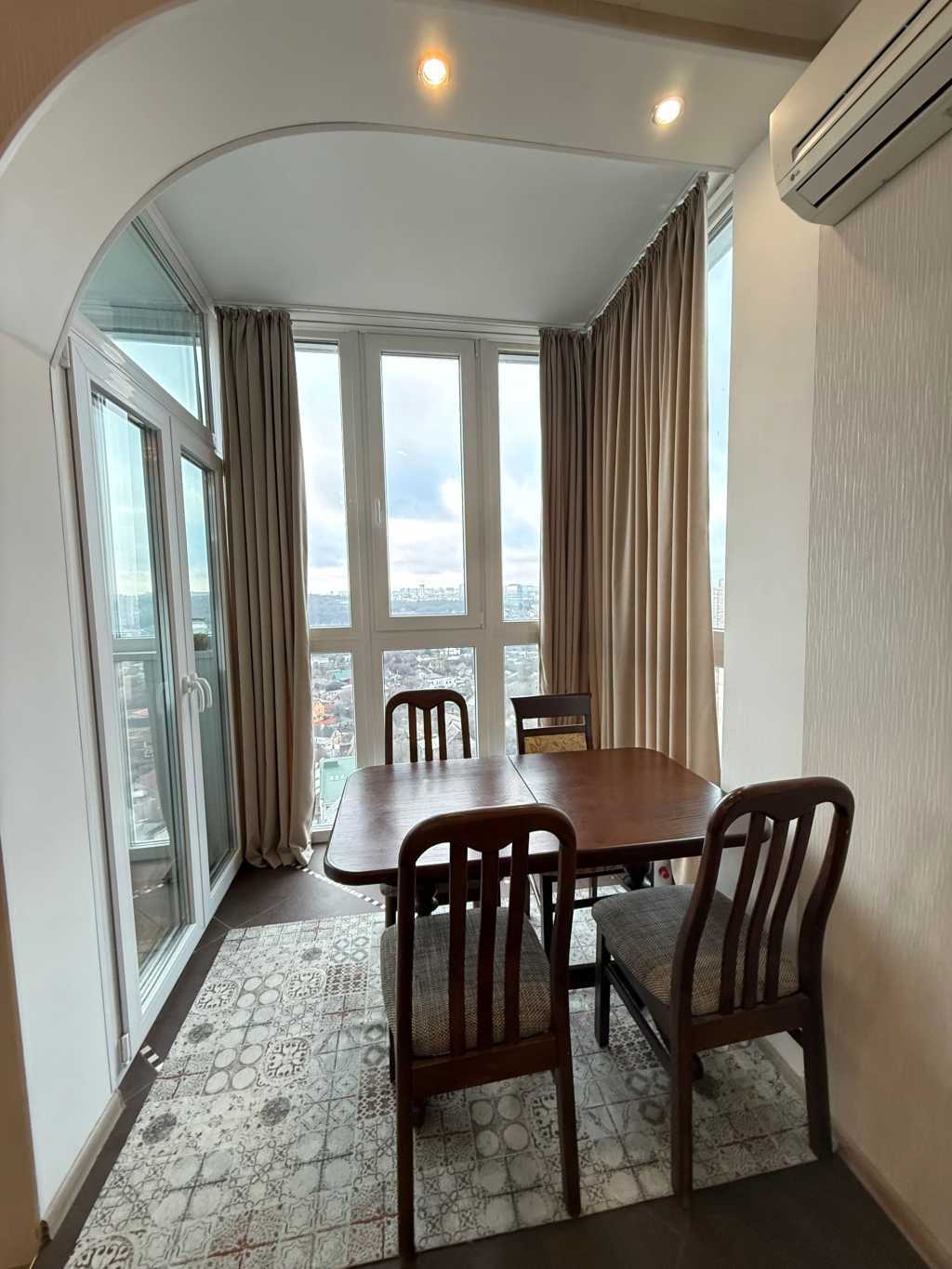 Продажа 3-комнатной квартиры 112 м², Науки просп., 30