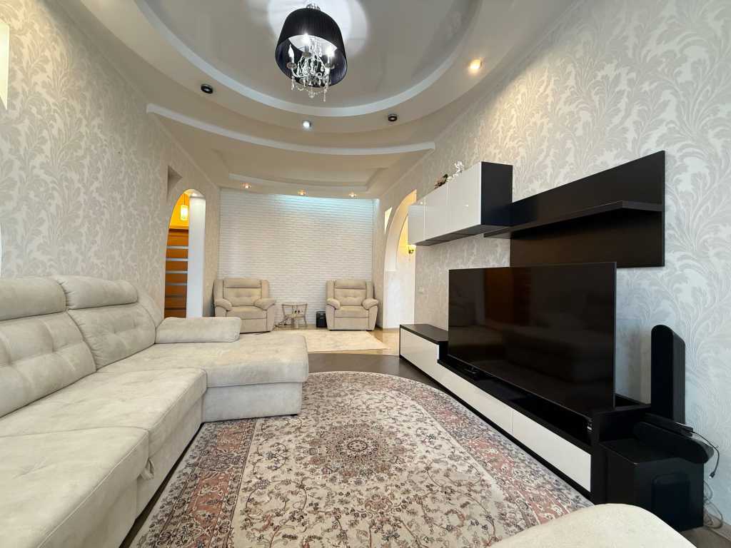 Продажа 3-комнатной квартиры 112 м², Науки просп., 30