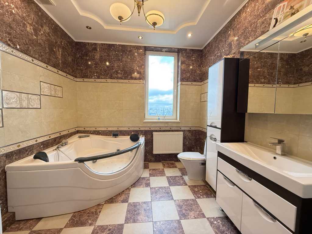 Продажа 3-комнатной квартиры 112 м², Науки просп., 30