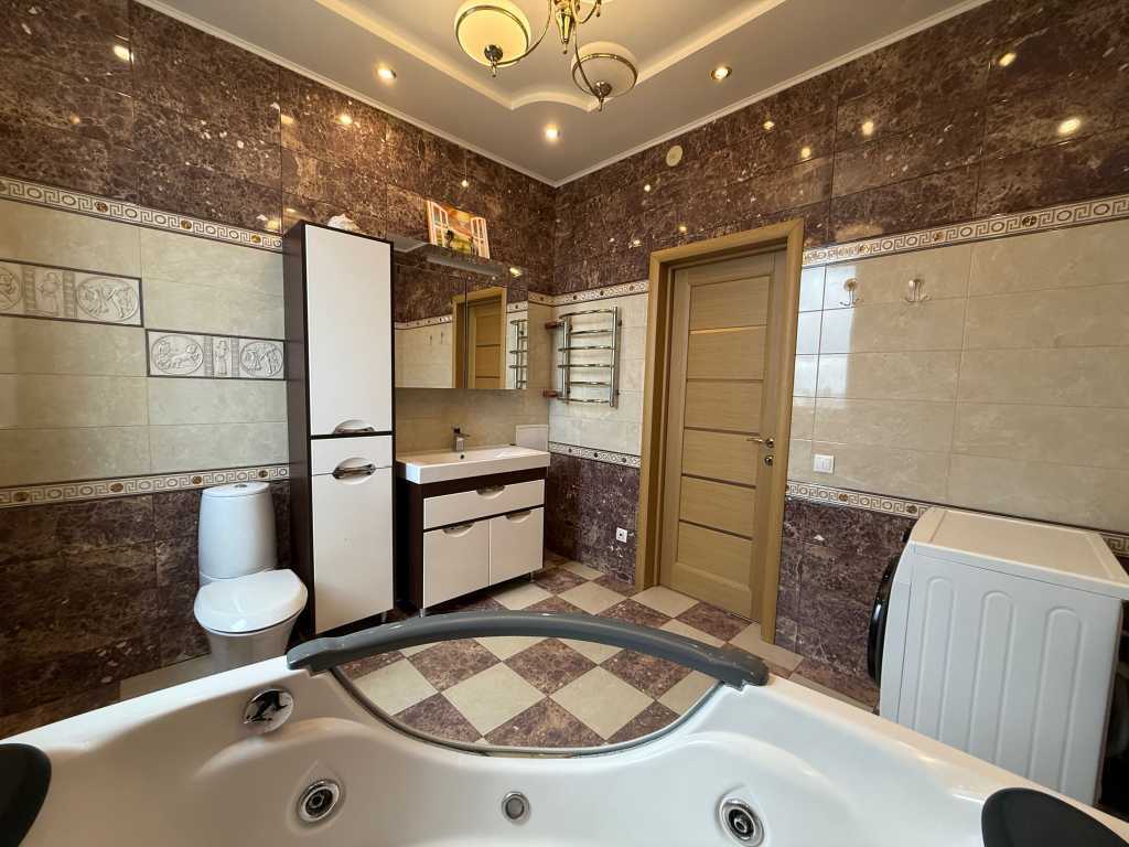 Продажа 3-комнатной квартиры 112 м², Науки просп., 30