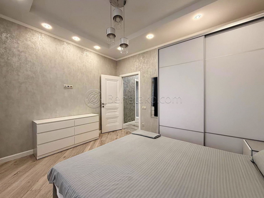 Оренда 3-кімнатної квартири 90 м², Каманіна вул., 16А/5