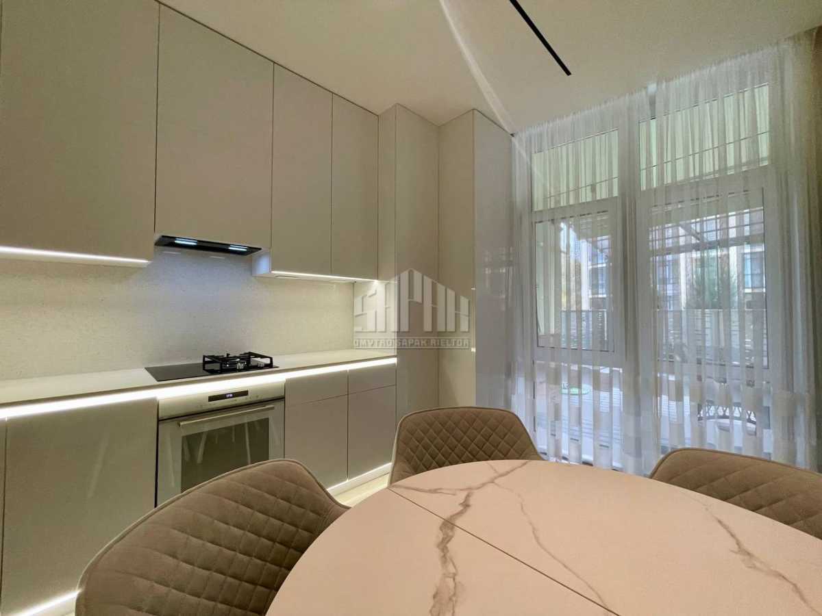 Продажа 2-комнатной квартиры 70 м², Богатырская ул., 32