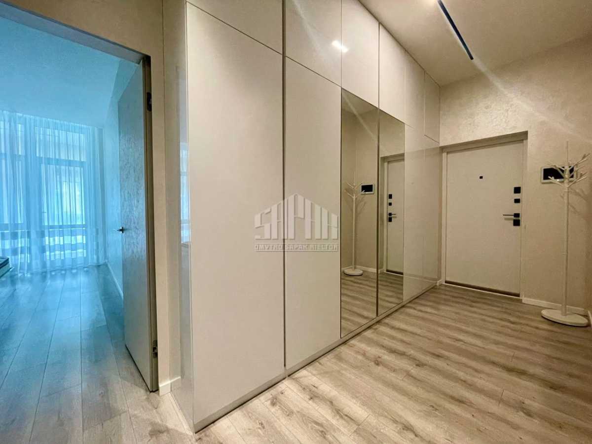 Продажа 2-комнатной квартиры 70 м², Богатырская ул., 32