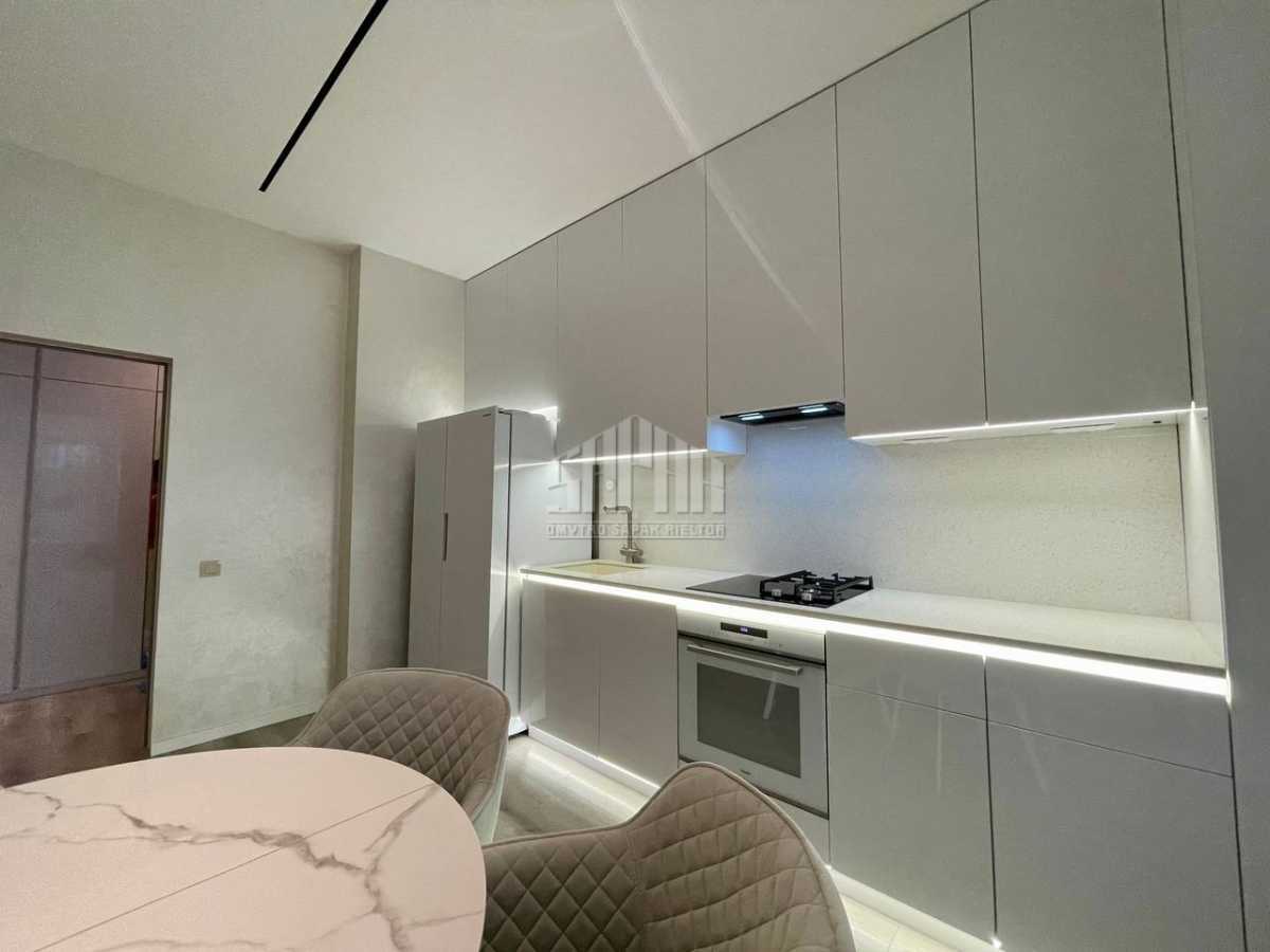 Продажа 2-комнатной квартиры 70 м², Богатырская ул., 32