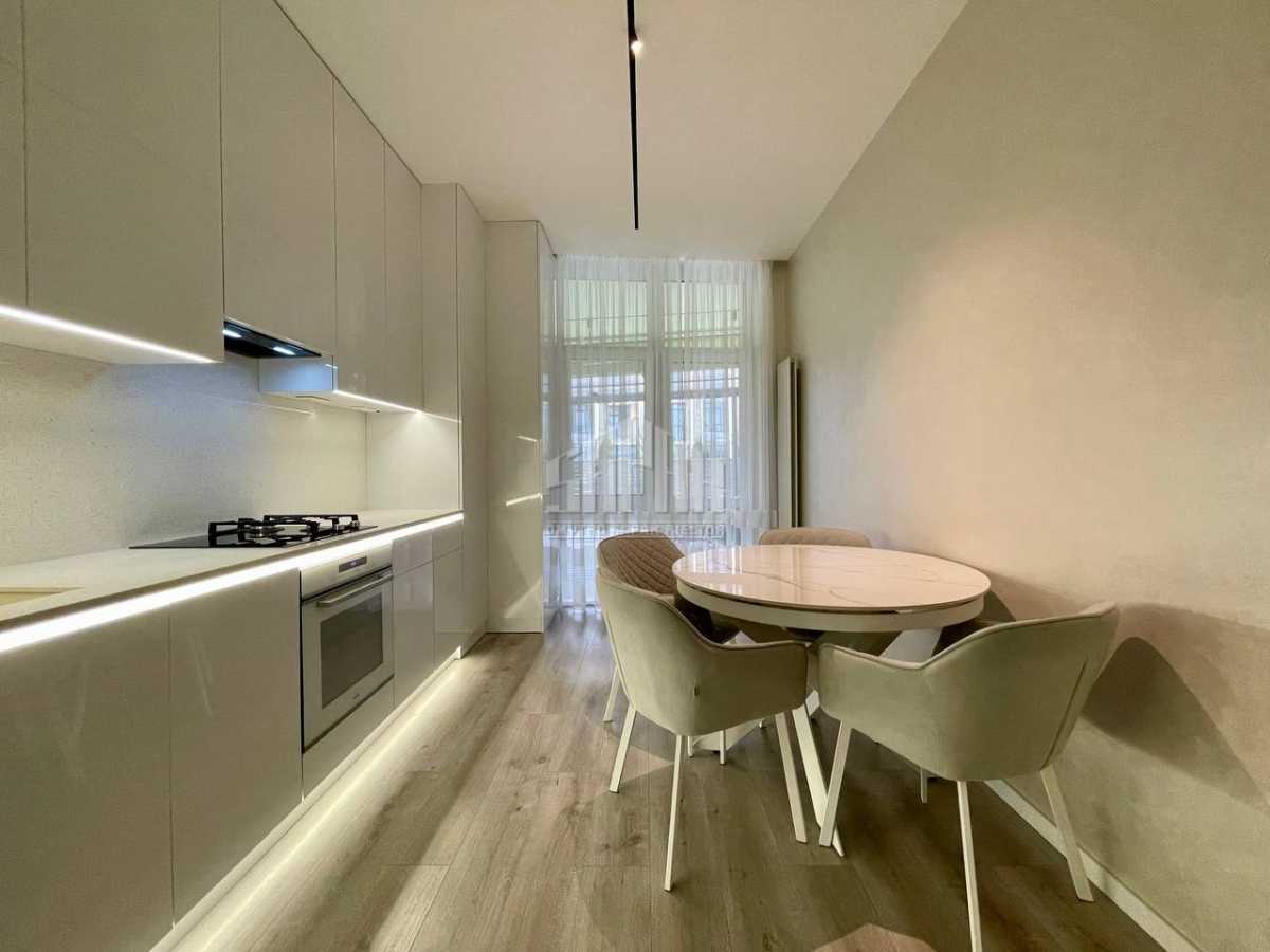 Продажа 2-комнатной квартиры 70 м², Богатырская ул., 32