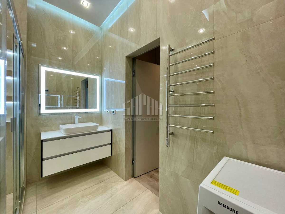 Продажа 2-комнатной квартиры 70 м², Богатырская ул., 32