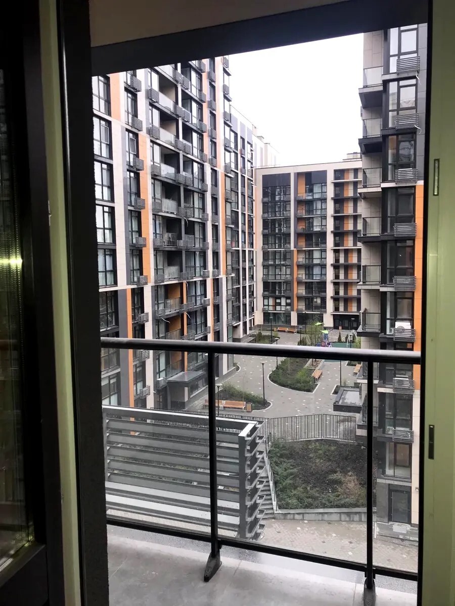 Продажа 3-комнатной квартиры 118.5 м², Предславинская ул., 42