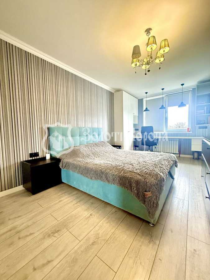 Продаж 2-кімнатної квартири 70.5 м², Олександрівська вул., 1