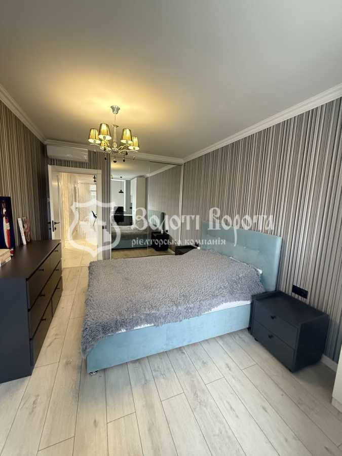 Продаж 2-кімнатної квартири 70.5 м², Олександрівська вул., 1