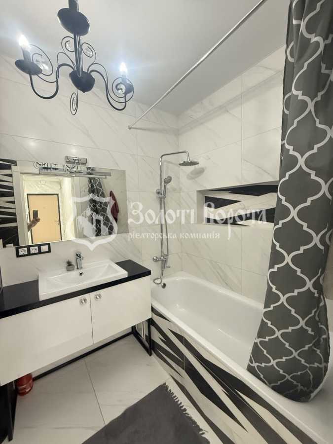 Продаж 2-кімнатної квартири 70.5 м², Олександрівська вул., 1