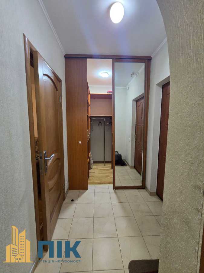 Продаж 1-кімнатної квартири 43 м², Котельникова вул., Драгоманова, 1Г