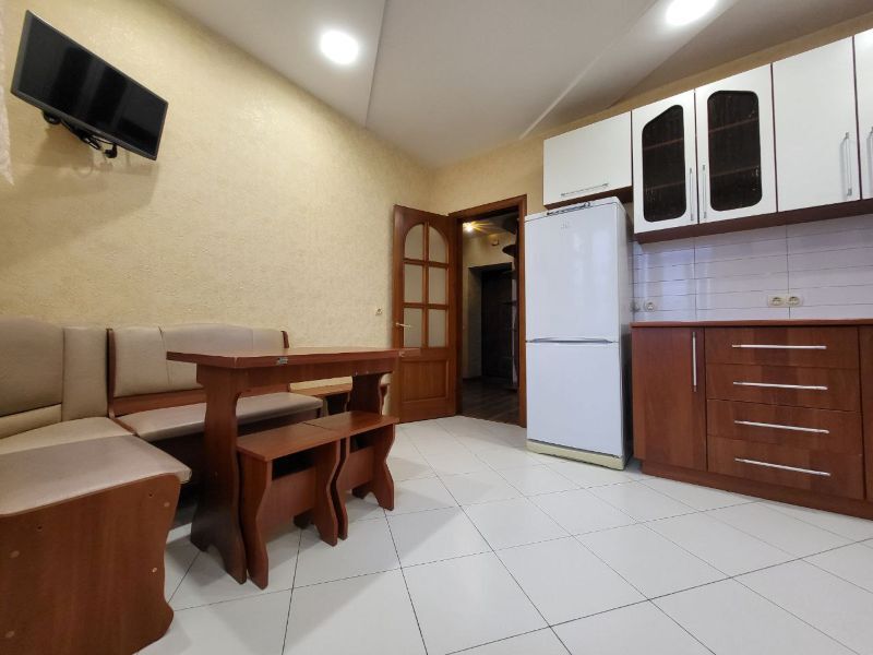 Аренда 1-комнатной квартиры 46 м², Небесной Сотни ул.