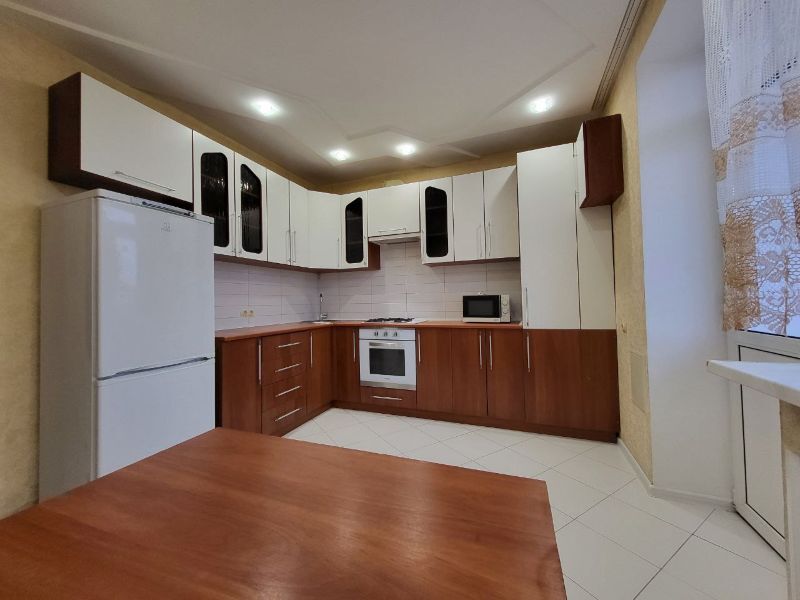 Аренда 1-комнатной квартиры 46 м², Небесной Сотни ул.