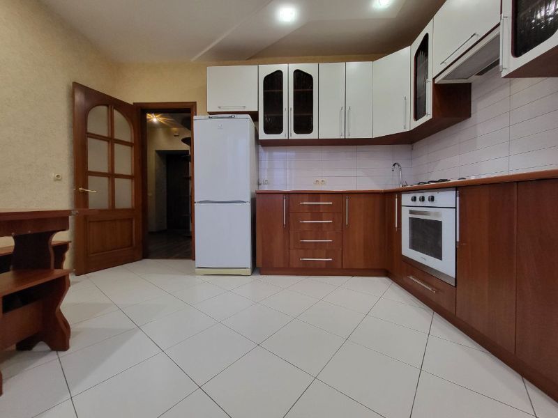 Аренда 1-комнатной квартиры 46 м², Небесной Сотни ул.