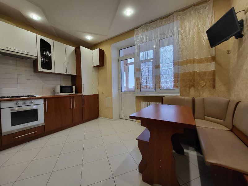 Аренда 1-комнатной квартиры 46 м², Небесной Сотни ул.