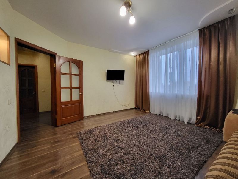 Аренда 1-комнатной квартиры 46 м², Небесной Сотни ул.