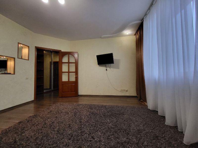 Аренда 1-комнатной квартиры 46 м², Небесной Сотни ул.