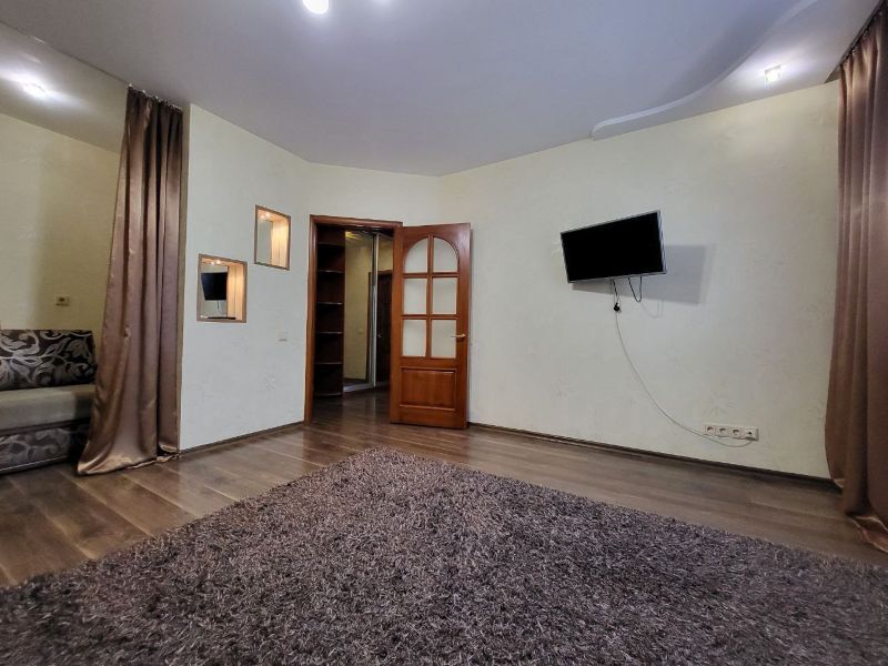 Аренда 1-комнатной квартиры 46 м², Небесной Сотни ул.