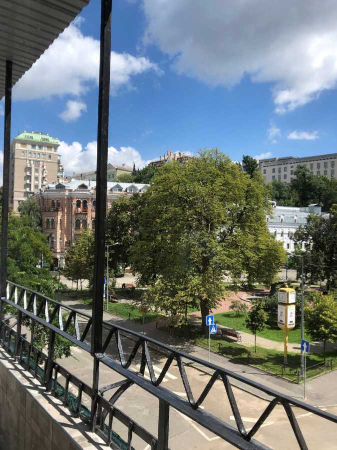 Продаж 5-кімнатної квартири 122 м², Заньковецької вул., 5/2