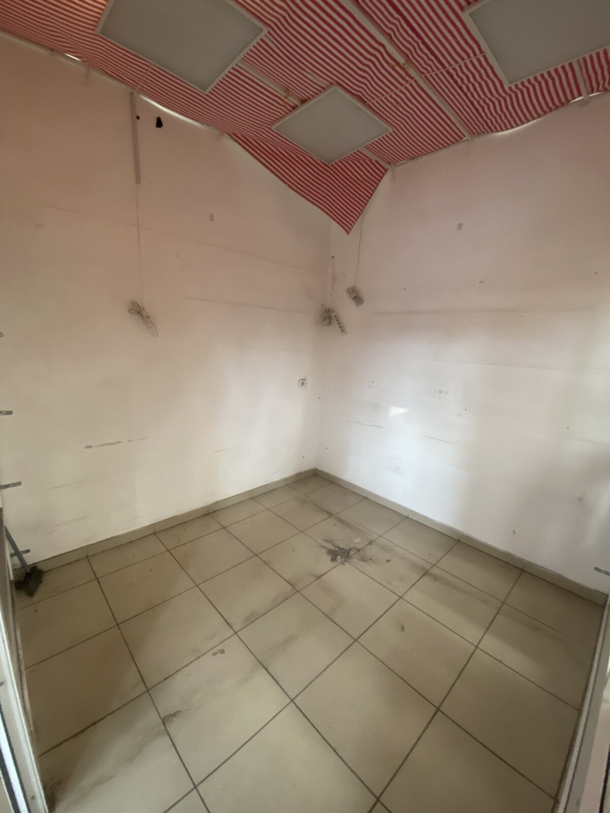 Аренда торгового помещения 7 м², Богдана  Хмельницкого ул., 32