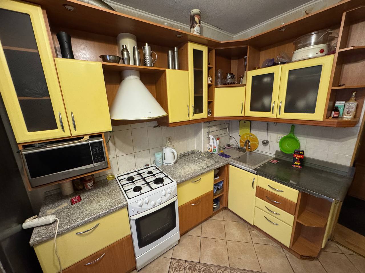 Оренда 3-кімнатної квартири 72 м², Семенівська вул., 11