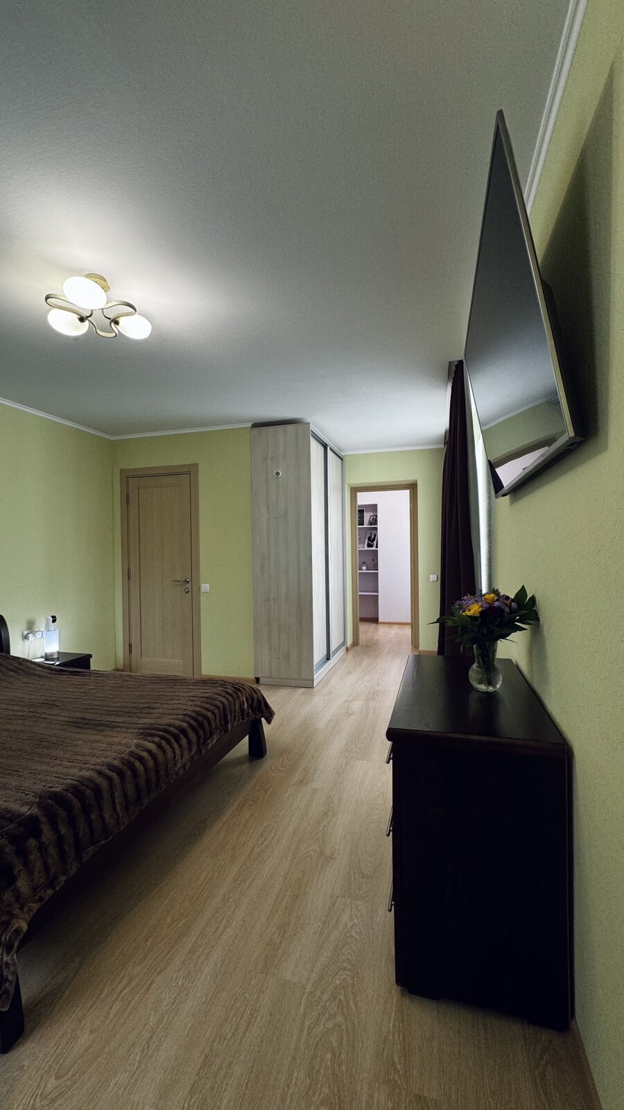 Продажа 3-комнатной квартиры 100 м², Бориса Кротова ул.