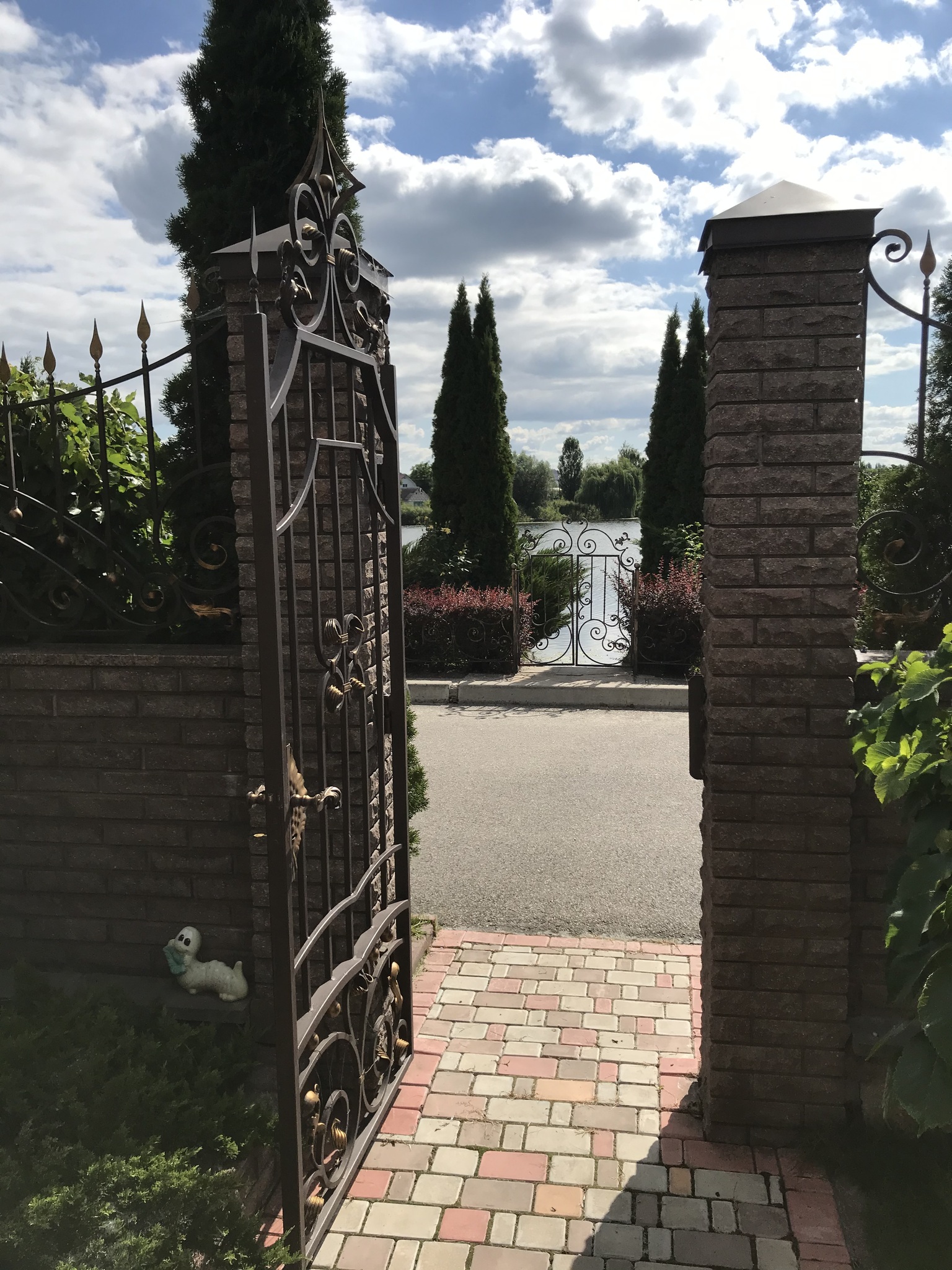 Продаж будинку 230 м²