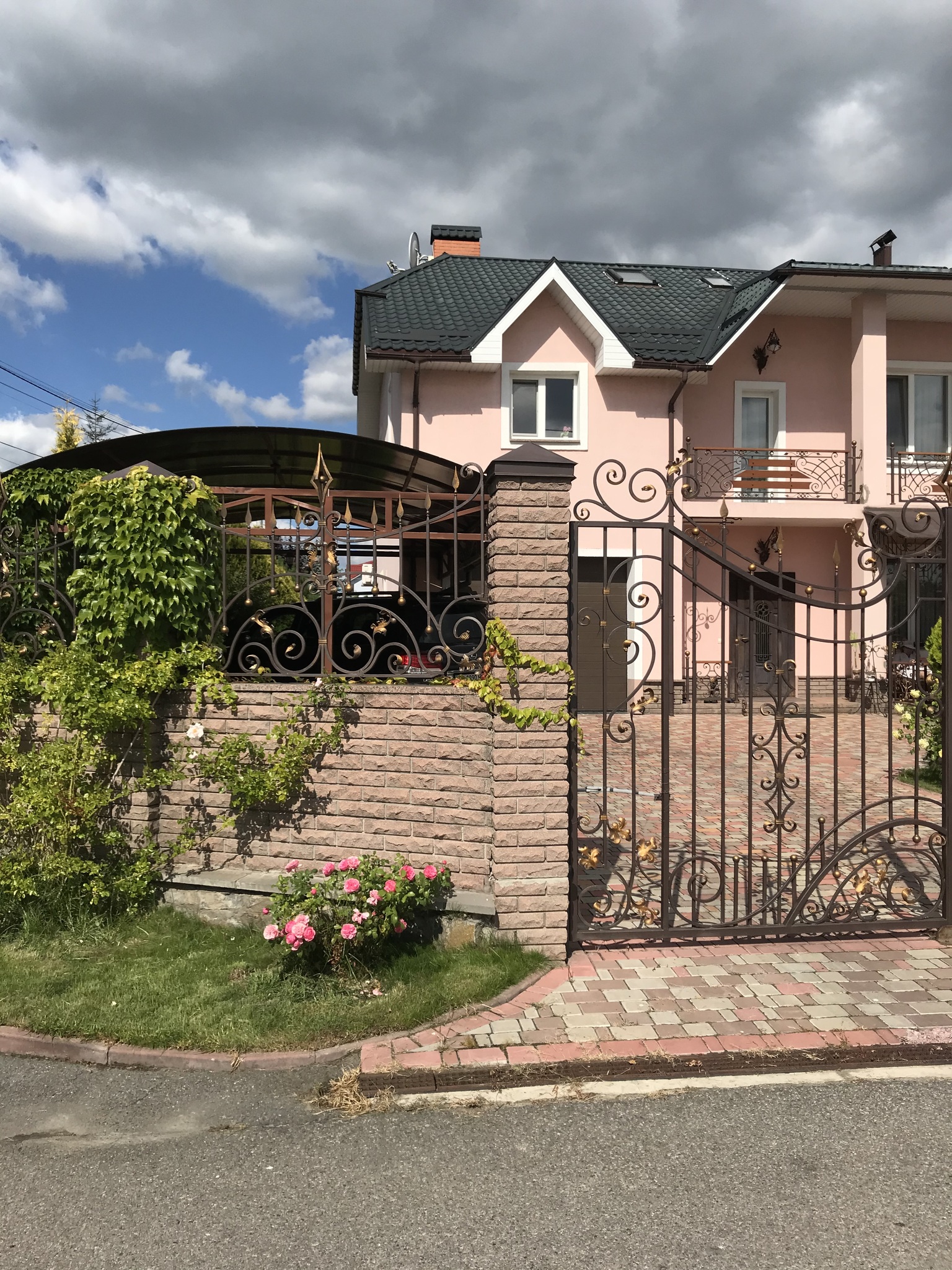 Продаж будинку 230 м²