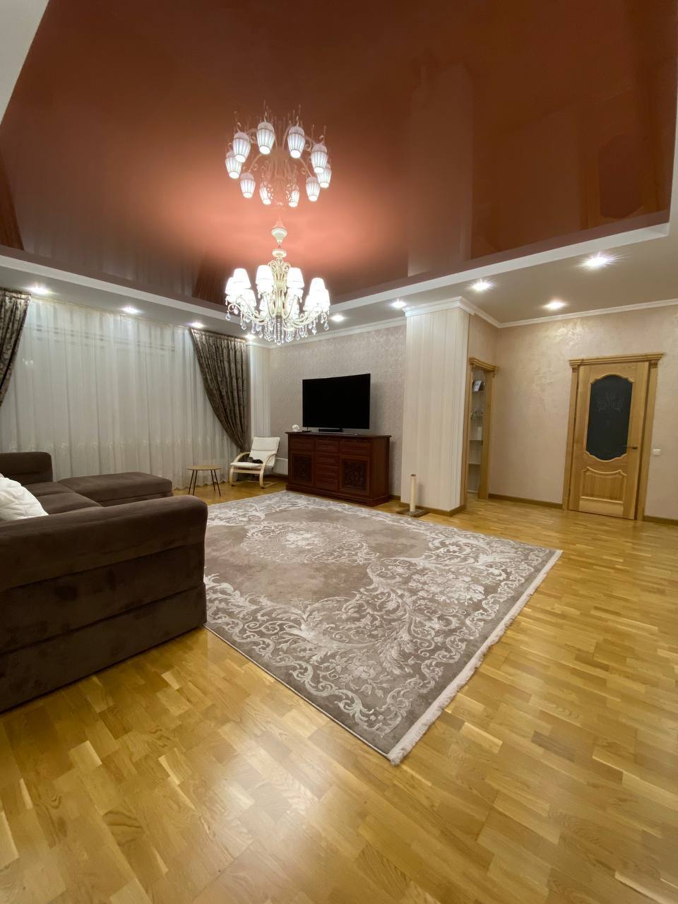 Продажа 3-комнатной квартиры 135 м², Александра Поля просп.