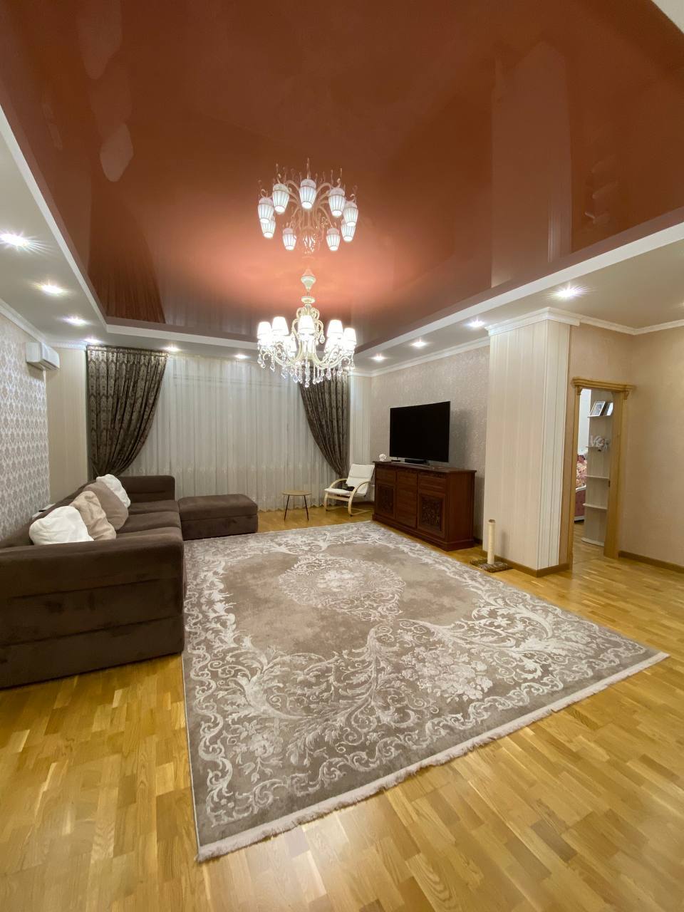 Продажа 3-комнатной квартиры 135 м², Александра Поля просп.