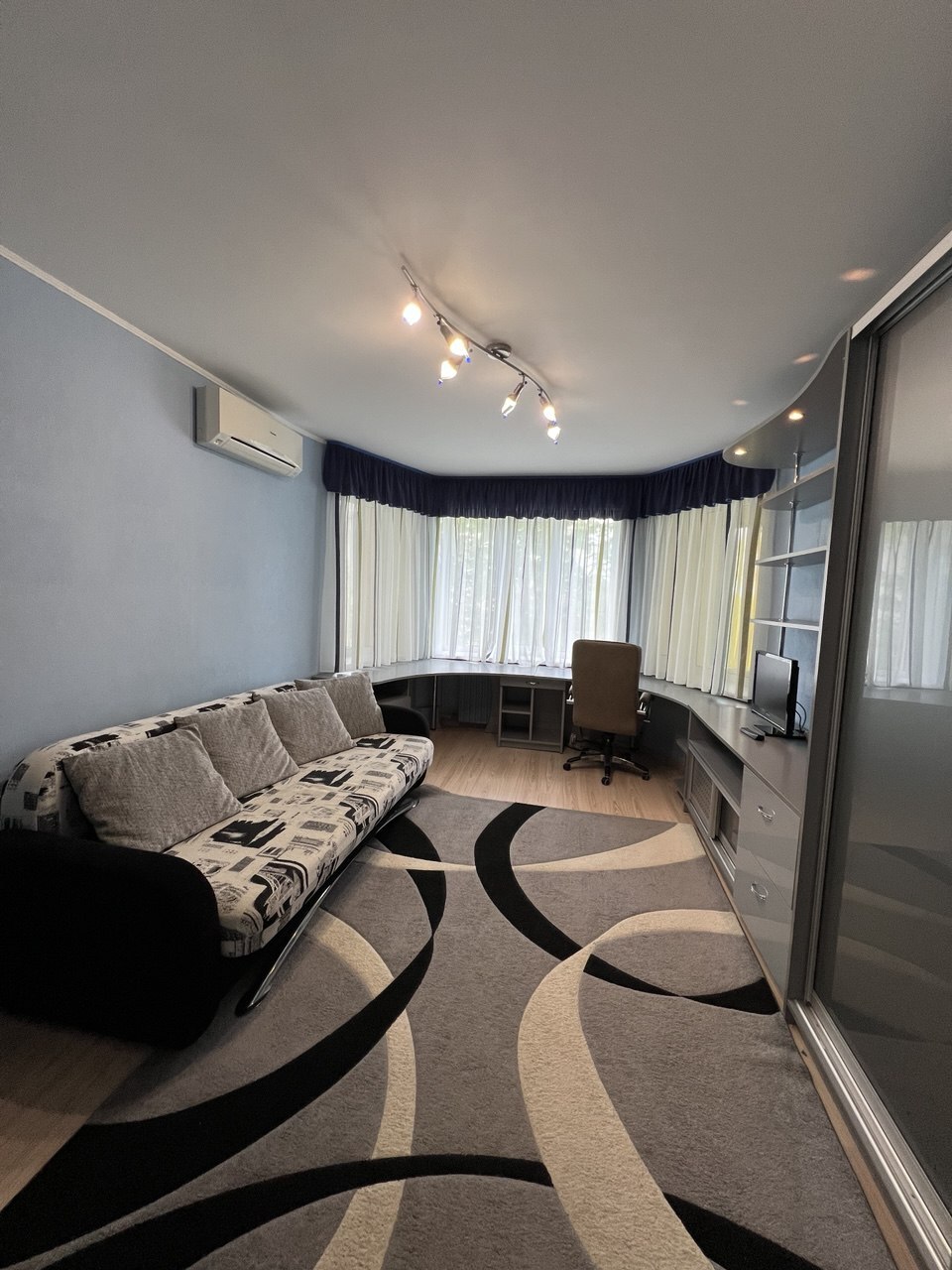 Продажа 4-комнатной квартиры 142 м², Казакова ул.