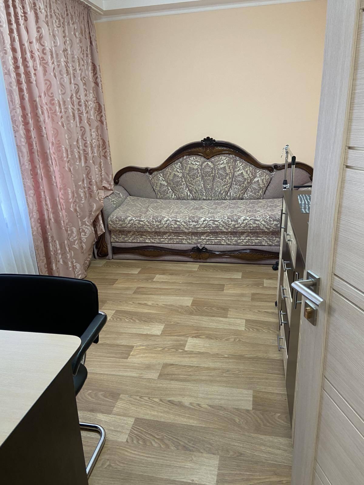 Оренда 2-кімнатної квартири 32 м², Солом'янська пл.