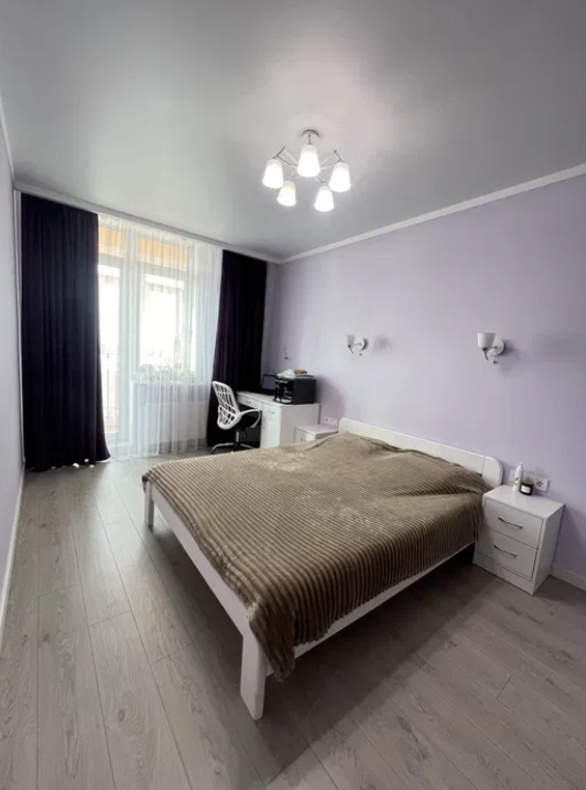 Продажа 1-комнатной квартиры 65000 м², Жаботинского ул.