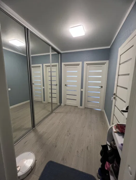 Продажа 1-комнатной квартиры 65000 м², Жаботинского ул.