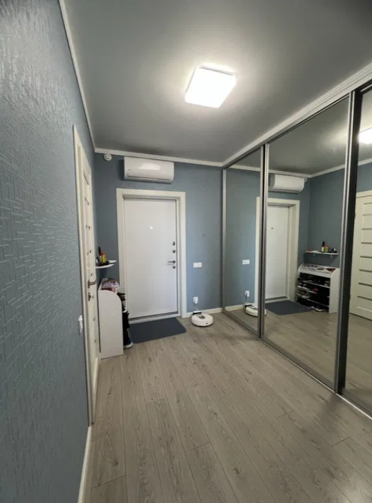 Продажа 1-комнатной квартиры 65000 м², Жаботинского ул.