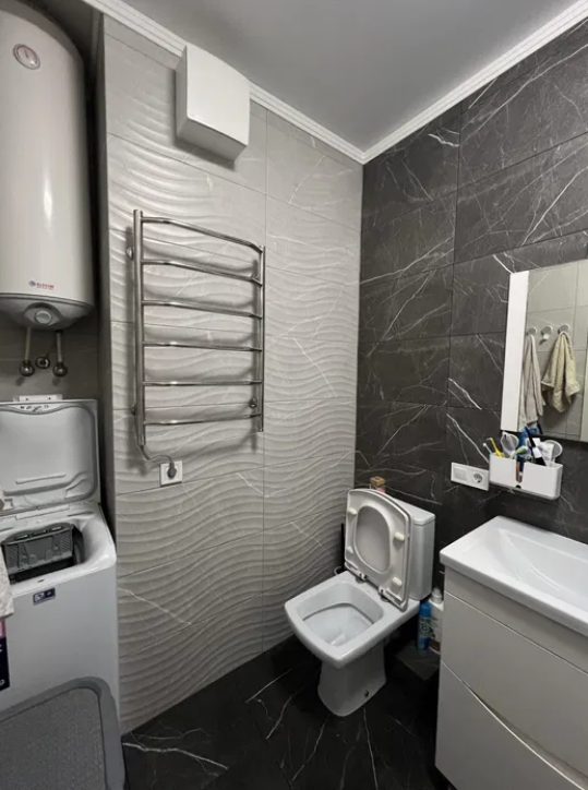 Продажа 1-комнатной квартиры 65000 м², Жаботинского ул.