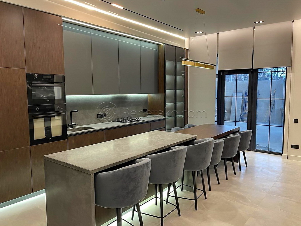 Продажа 4-комнатной квартиры 225 м², Георгия Липского, 34А