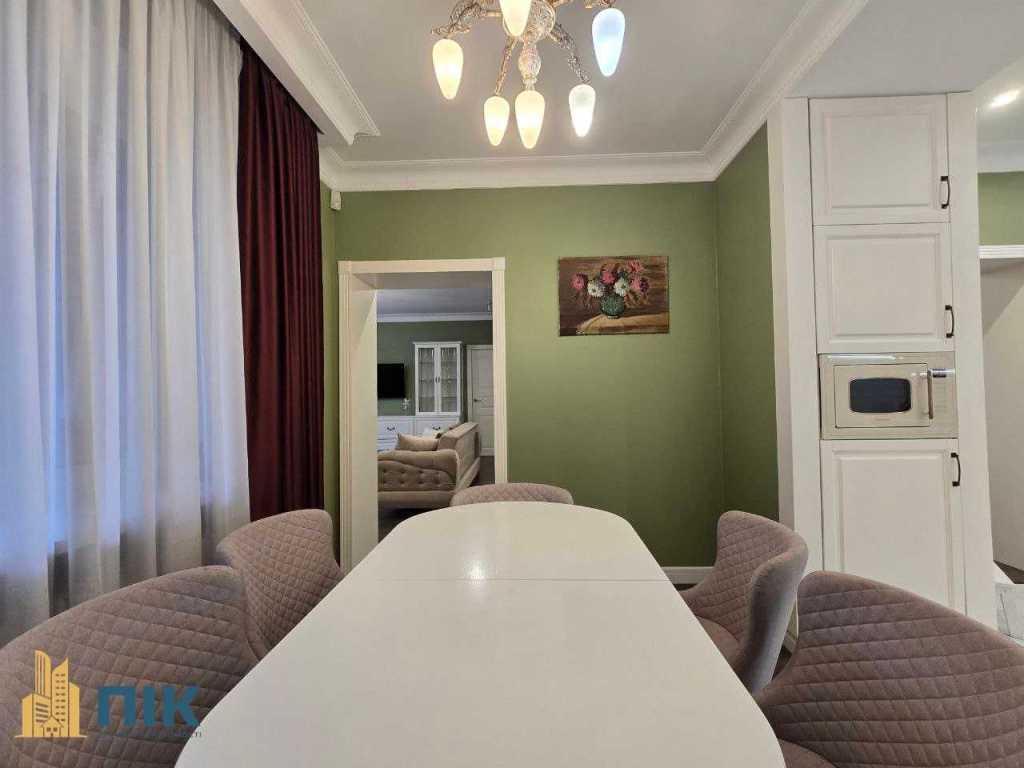 Продажа 5-комнатной квартиры 191 м², Радужная ул.