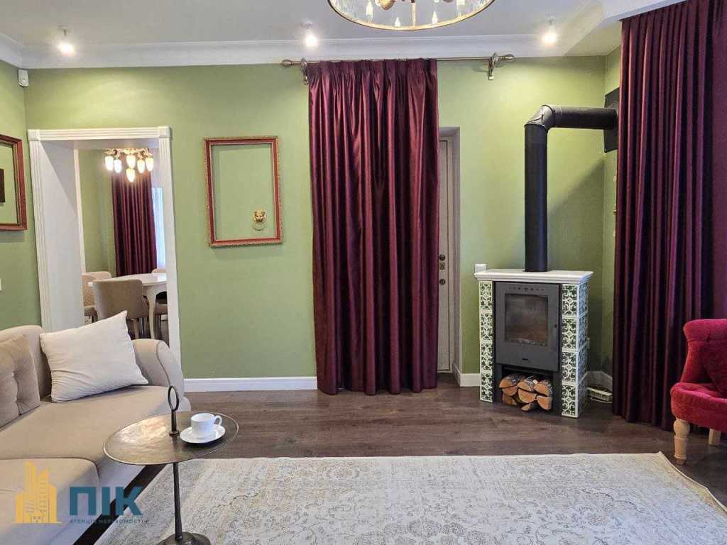 Продажа 5-комнатной квартиры 191 м², Радужная ул.