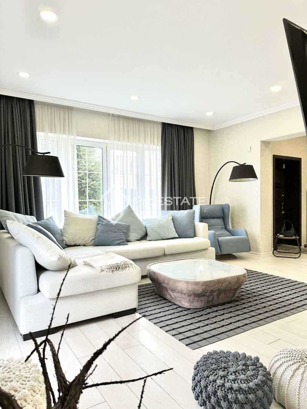 Продаж котеджу 192 м², Миру вул., 5