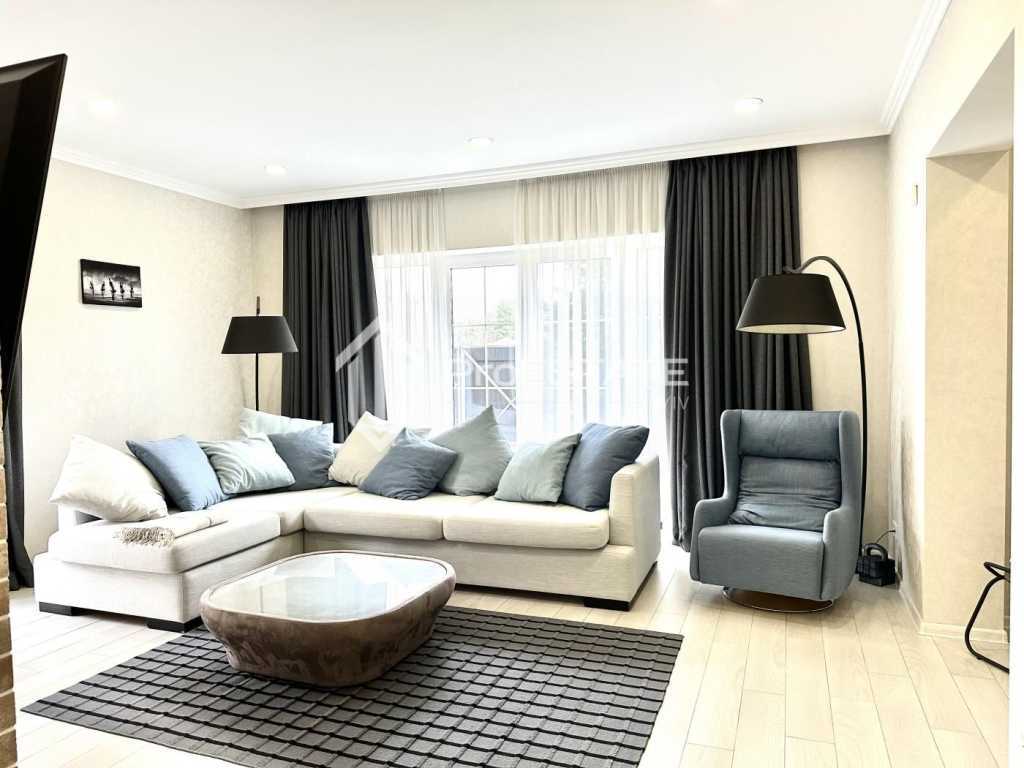 Продаж котеджу 192 м², Миру вул., 5