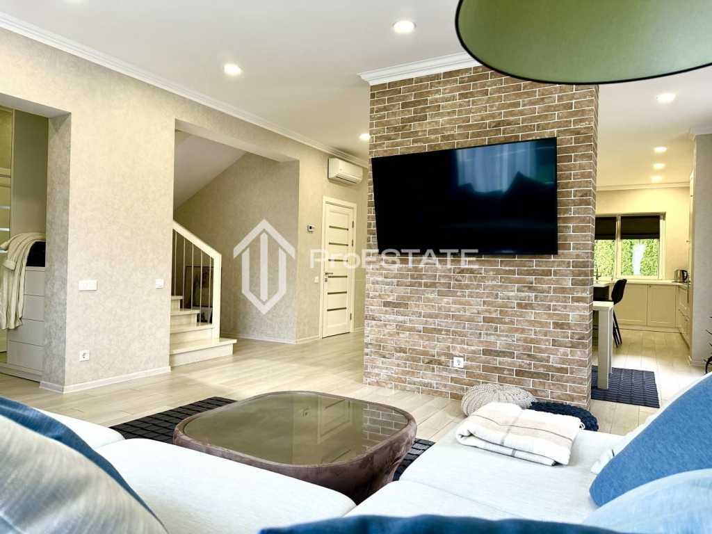 Продаж котеджу 192 м², Миру вул., 5