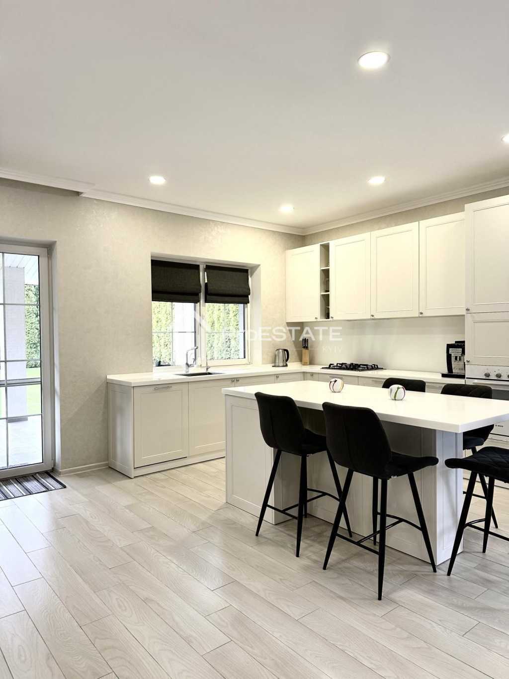 Продаж котеджу 192 м², Миру вул., 5