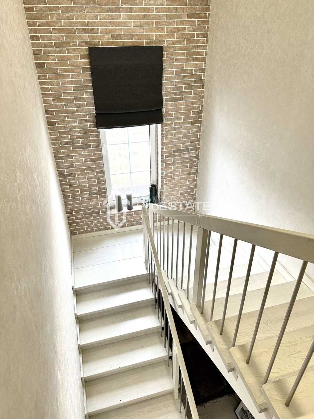 Продаж котеджу 192 м², Миру вул., 5