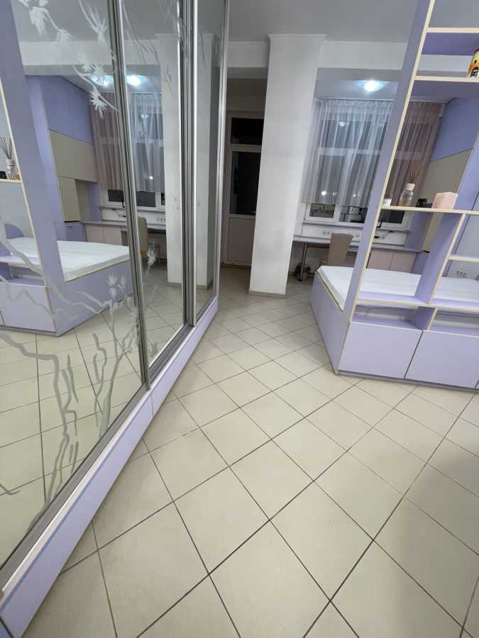 Продажа 2-комнатной квартиры 52 м², Жилянская ул., 118