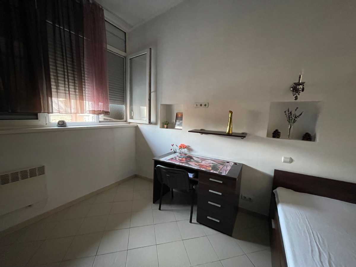 Продажа 2-комнатной квартиры 52 м², Жилянская ул., 118