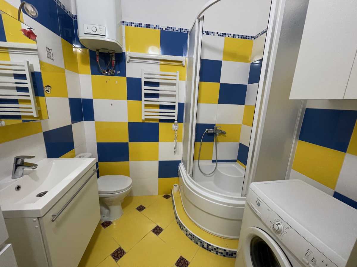 Продажа 2-комнатной квартиры 52 м², Жилянская ул., 118