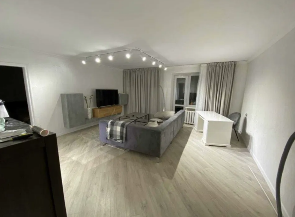 Продажа 3-комнатной квартиры 85 м², Академическая ул.