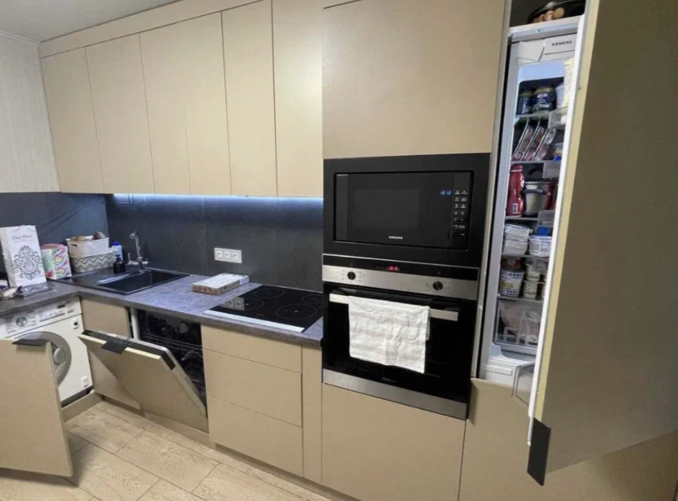 Продажа 3-комнатной квартиры 85 м², Академическая ул.